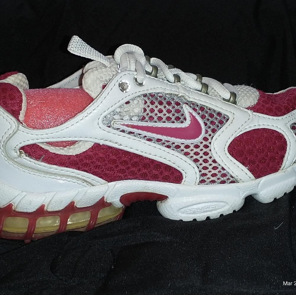 Running shoes - Picture 2 of 3